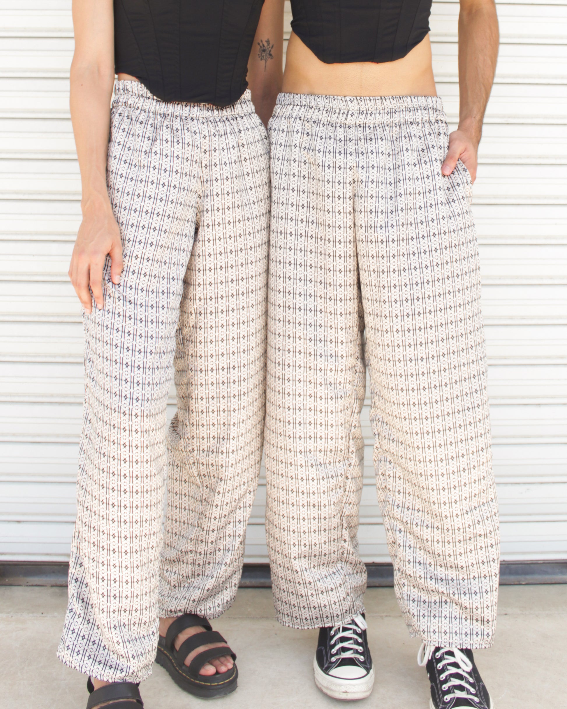 pantalón satinado hecho a mano por altrgo